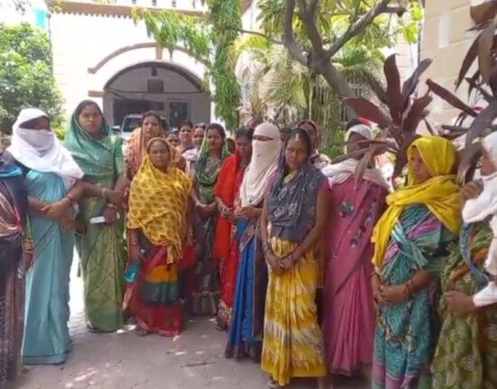 ग्रामीणों का विरोध