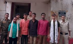 गांव की महिलाओं पर अश्लील टिप्पणी ,पांच आरोपी गिरफ्तार