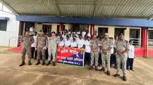 दंतेवाड़ा में माओवादी संगठन को बड़ा झटका: 71 नक्सलियों ने डाले हथियार, 30 पर था कुल 64 लाख रुपये का इनाम